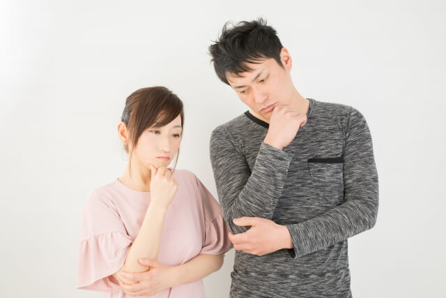 歌舞伎を観劇する服装について悩む男女